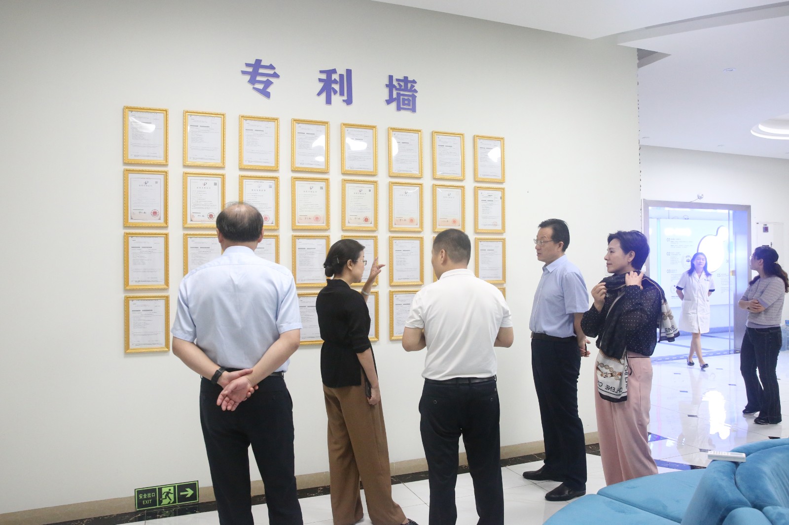 1725000190436837.jpg 4X5A3948.jpg